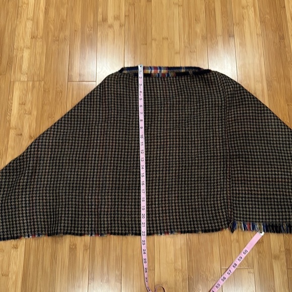 Women’s Shaw - Picture 6 of 7